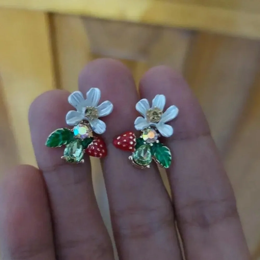 🍓Unique Floral Fruity Cluster Crystal Statement Earrings